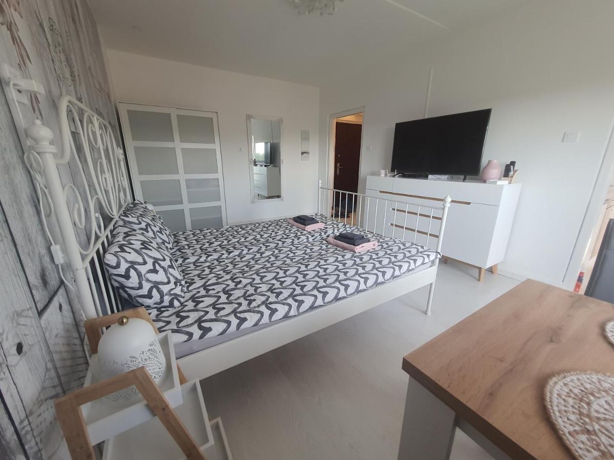 Hegyalja Apartman Miskolc Ngoại thất bức ảnh
