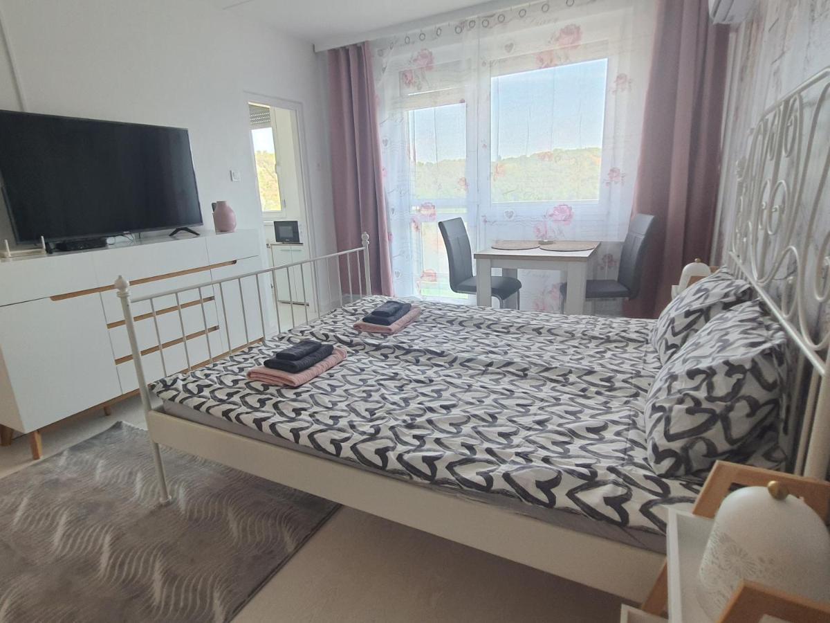 Hegyalja Apartman Miskolc Ngoại thất bức ảnh