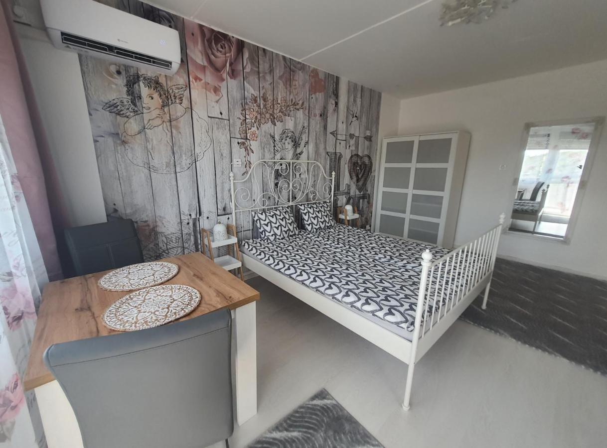 Hegyalja Apartman Miskolc Ngoại thất bức ảnh